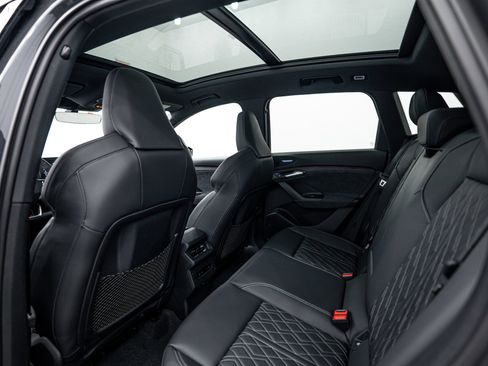 New 2025 Audi SQ6 e-tron Premium Plus image 19