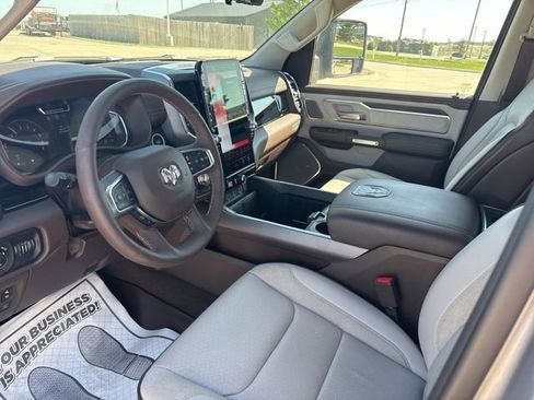 Used 2025 RAM 1500 Laramie w/ Advanced Safety Group II AWD/4WD image 3