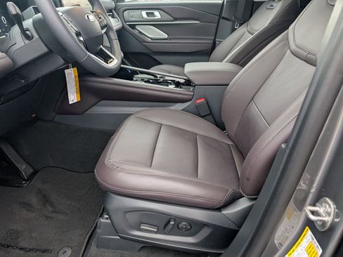 New 2026 Ford Explorer Platinum image 8