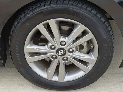 Used 2018 Hyundai Elantra Value Edition FWD image 31