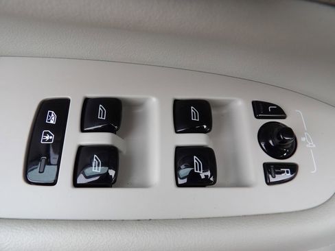 Certified 2024 Volvo XC90 B5 Core w/ Climate Package image 9