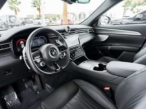 Used 2023 Maserati Grecale GT image 2