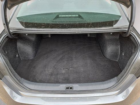 Used 2025 Nissan Altima 2.5 SV FWD image 13