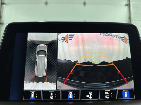 Used 2023 Chevrolet Suburban Z71 w/ Luxury Package image 29