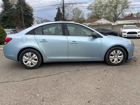Used 2012 Chevrolet Cruze LS image 4