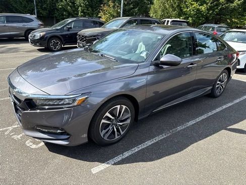 Used 2018 Honda Accord Touring image 2