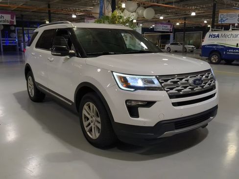 Used 2018 Ford Explorer XLT w/ Equipment Group 201A AWD/4WD image 5