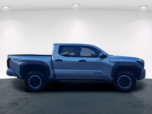 Used 2024 Toyota Tacoma TRD Off-Road image 22
