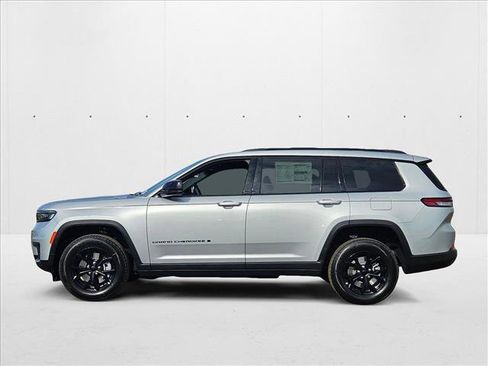 New 2025 Jeep Grand Cherokee L Altitude image 7