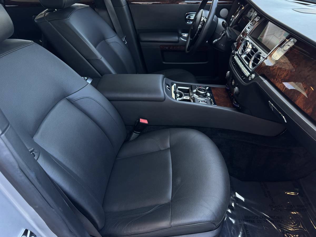 Used 2014 Rolls-Royce Ghost RWD image 23
