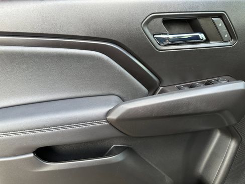 Used 2024 Chevrolet Colorado LT w/ LT Convenience Package II image 11