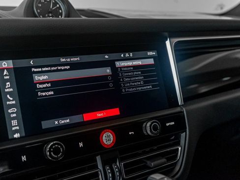 Certified 2025 Porsche Macan AWD/4WD image 24