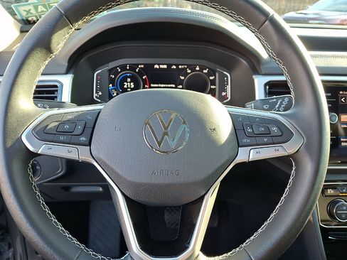 Used 2022 Volkswagen Atlas SE image 16