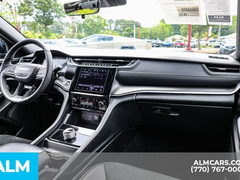 Used 2025 Jeep Grand Cherokee Altitude AWD/4WD image 31