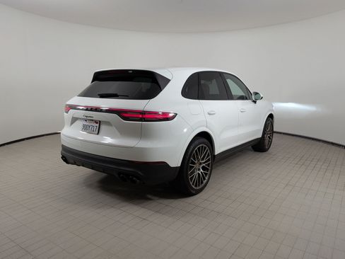 Certified 2023 Porsche Cayenne AWD/4WD image 9