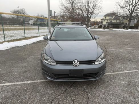 Used 2017 Volkswagen Golf S image 8