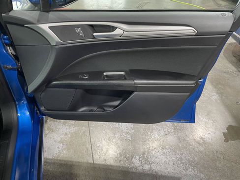 Used 2020 Ford Fusion SE AWD/4WD image 26