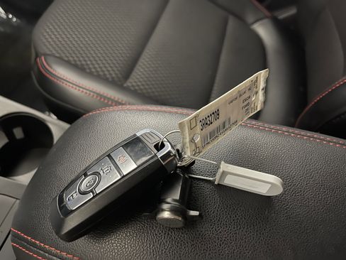 Used 2025 Ford Escape ST-Line w/ Equipment Group 301A image 29