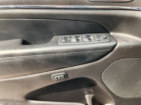 Used 2018 Jeep Grand Cherokee Limited image 25