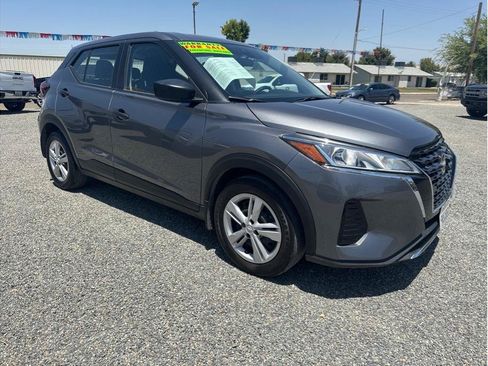 Used 2023 Nissan Kicks S FWD image 3