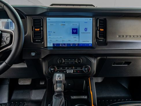 Used 2024 Ford Bronco Badlands image 24