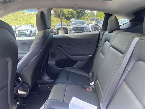 Used 2024 Tesla Model Y Long Range AWD/4WD image 7