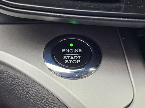 Used 2021 Ford Explorer XLT image 24