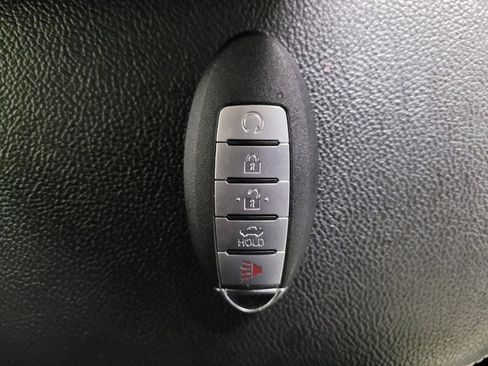 Used 2022 Nissan Versa SR image 33