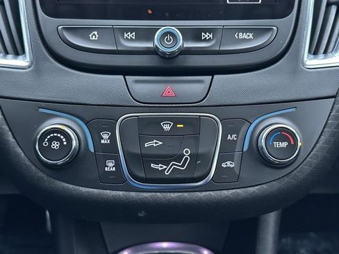 Used 2017 Chevrolet Malibu LT image 32