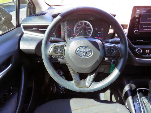 Used 2021 Toyota Corolla LE image 23