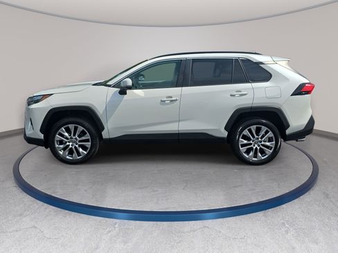 Used 2022 Toyota RAV4 XLE Premium AWD/4WD image 8