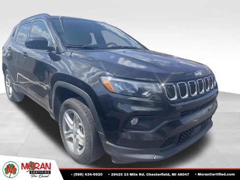 Used 2023 Jeep Compass Latitude w/ Convenience Group AWD/4WD image 3