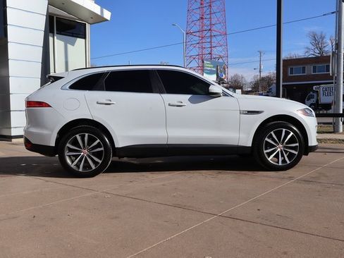 Used 2017 Jaguar F-PACE Prestige image 8