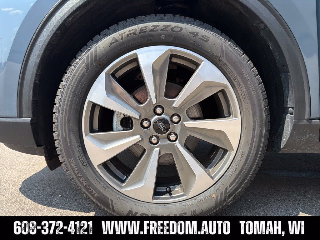 Used 2025 Ford Escape Platinum AWD/4WD image 26