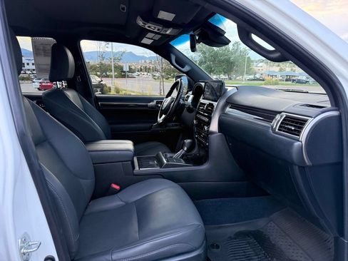Used 2023 Lexus GX 460 Premium w/ Accessory Package AWD/4WD image 30