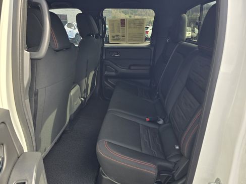 Used 2025 Nissan Frontier PRO-4X image 11
