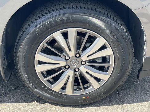 Used 2019 Nissan Pathfinder S image 31