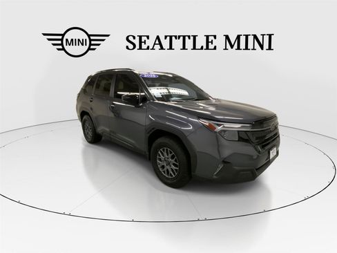 Used 2025 Subaru Forester Touring image 2