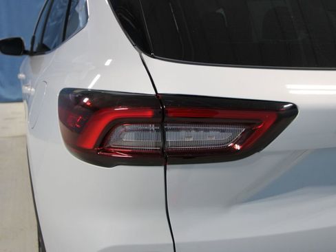 Used 2025 Ford Escape SE image 33