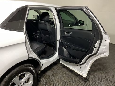 Used 2020 Ford Edge SE image 32