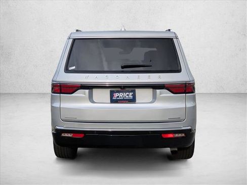 Used 2022 Jeep Wagoneer Series III w/ Flexible Seating Group image 7