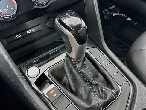 Certified 2023 Volkswagen Taos SE FWD image 18