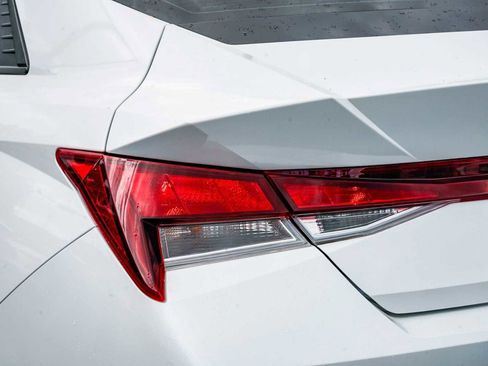 Used 2022 Hyundai Elantra SEL image 9