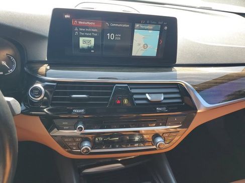 Used 2018 BMW 530e w/ Premium Package 2 RWD image 17