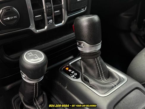 Used 2019 Jeep Wrangler Unlimited Sahara w/ LED Lighting Group AWD/4WD image 9