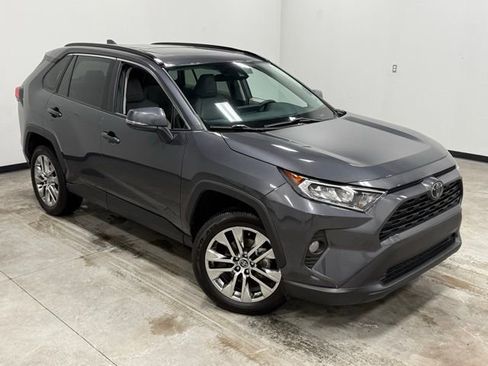 Used 2020 Toyota RAV4 XLE Premium image 39
