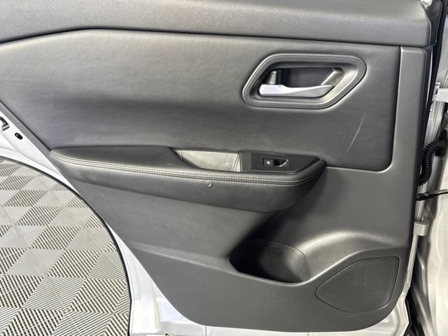 Used 2025 Nissan Rogue SV FWD image 24