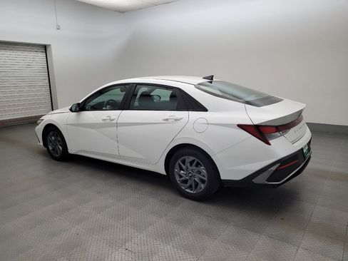 Used 2024 Hyundai Elantra SEL FWD image 3