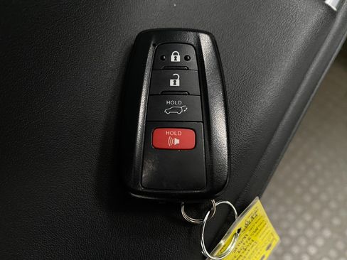 Used 2021 Toyota Highlander Limited image 35