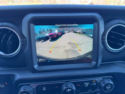 Used 2023 Jeep Wrangler Sahara image 26